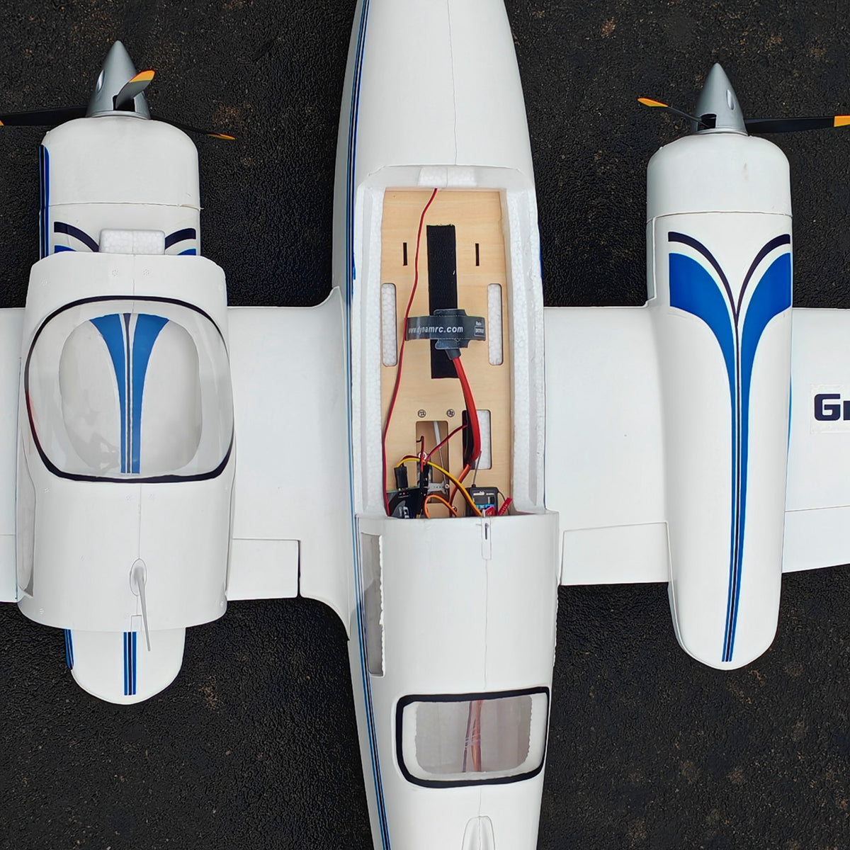 Dynam-Cessna-310-Grand-Cruiser-V3-Blue-4S-Twin-Motor-Radio-Control-Scale-Airplane-1300mm-Wingspan-DY8935_21