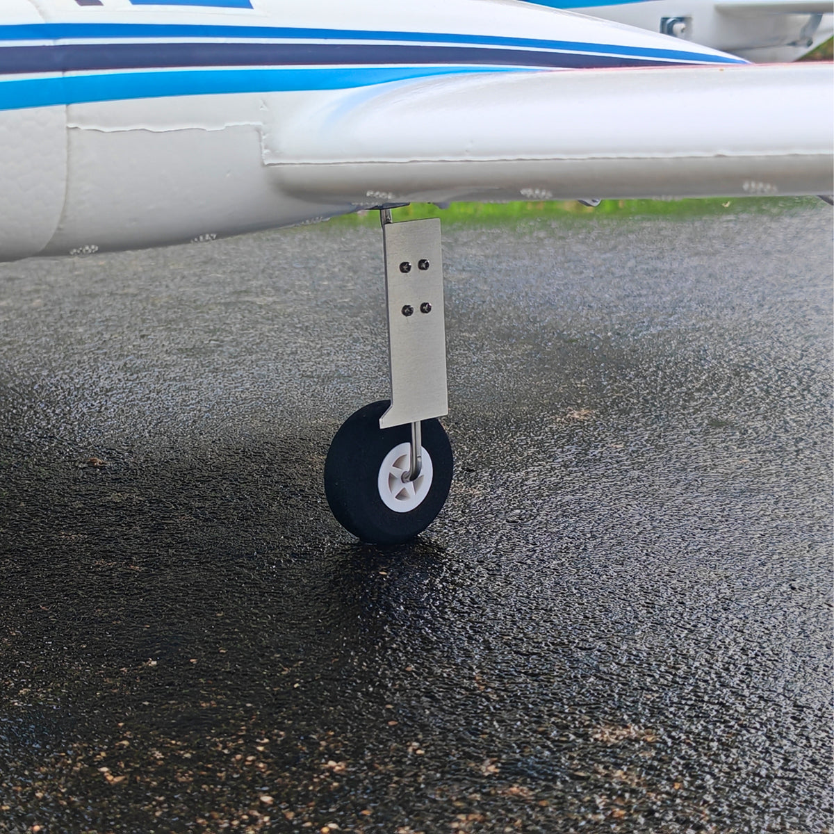 Dynam-Cessna-310-Grand-Cruiser-V3-Blue-4S-Twin-Motor-Radio-Control-Scale-Airplane-1300mm-Wingspan-DY8935_28