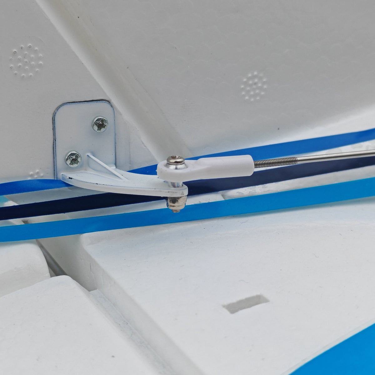 Dynam-Cessna-310-Grand-Cruiser-V3-Blue-4S-Twin-Motor-Radio-Control-Scale-Airplane-1300mm-Wingspan-DY8935_30