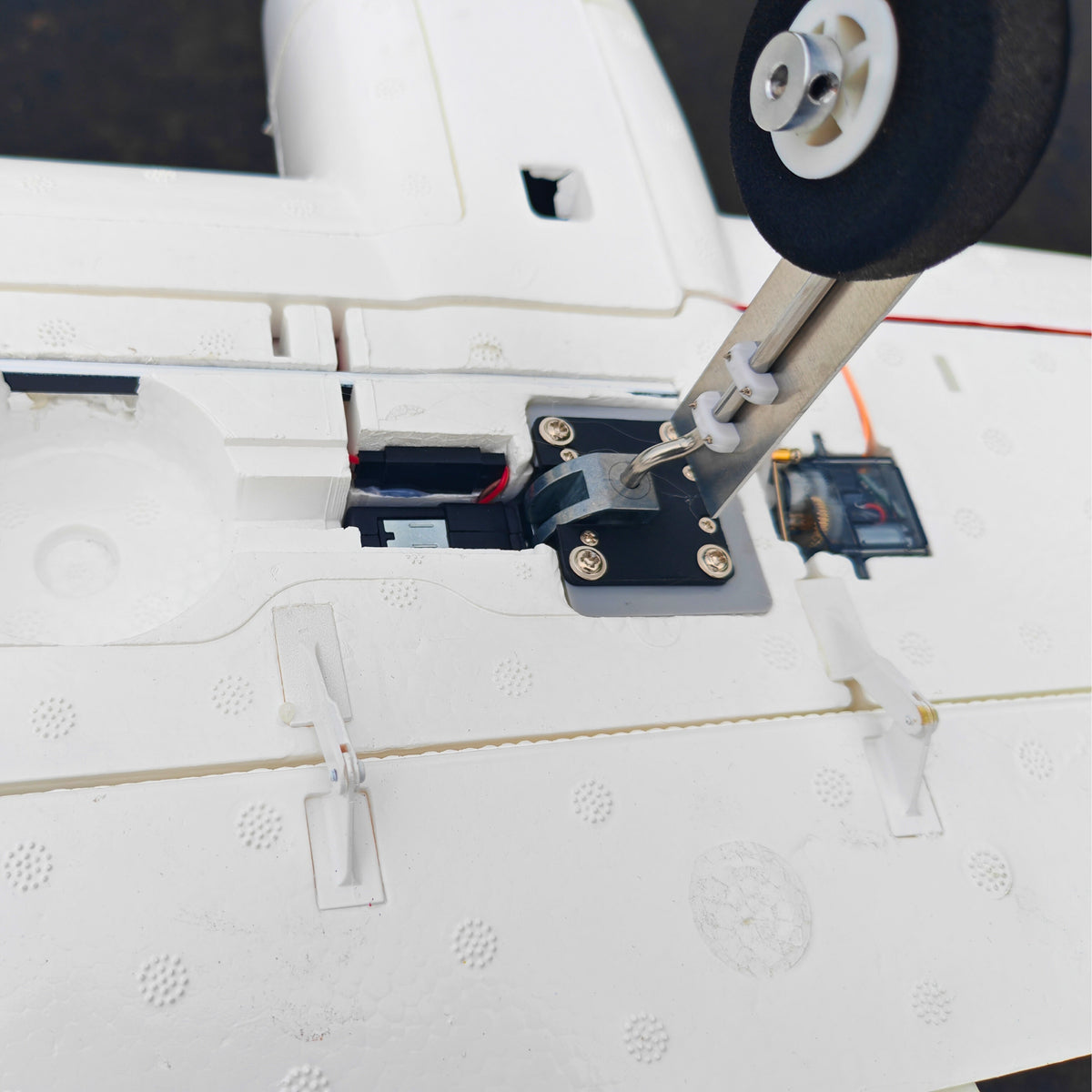 Dynam-Cessna-310-Grand-Cruiser-V3-Blue-4S-Twin-Motor-Radio-Control-Scale-Airplane-1300mm-Wingspan-DY8935_35