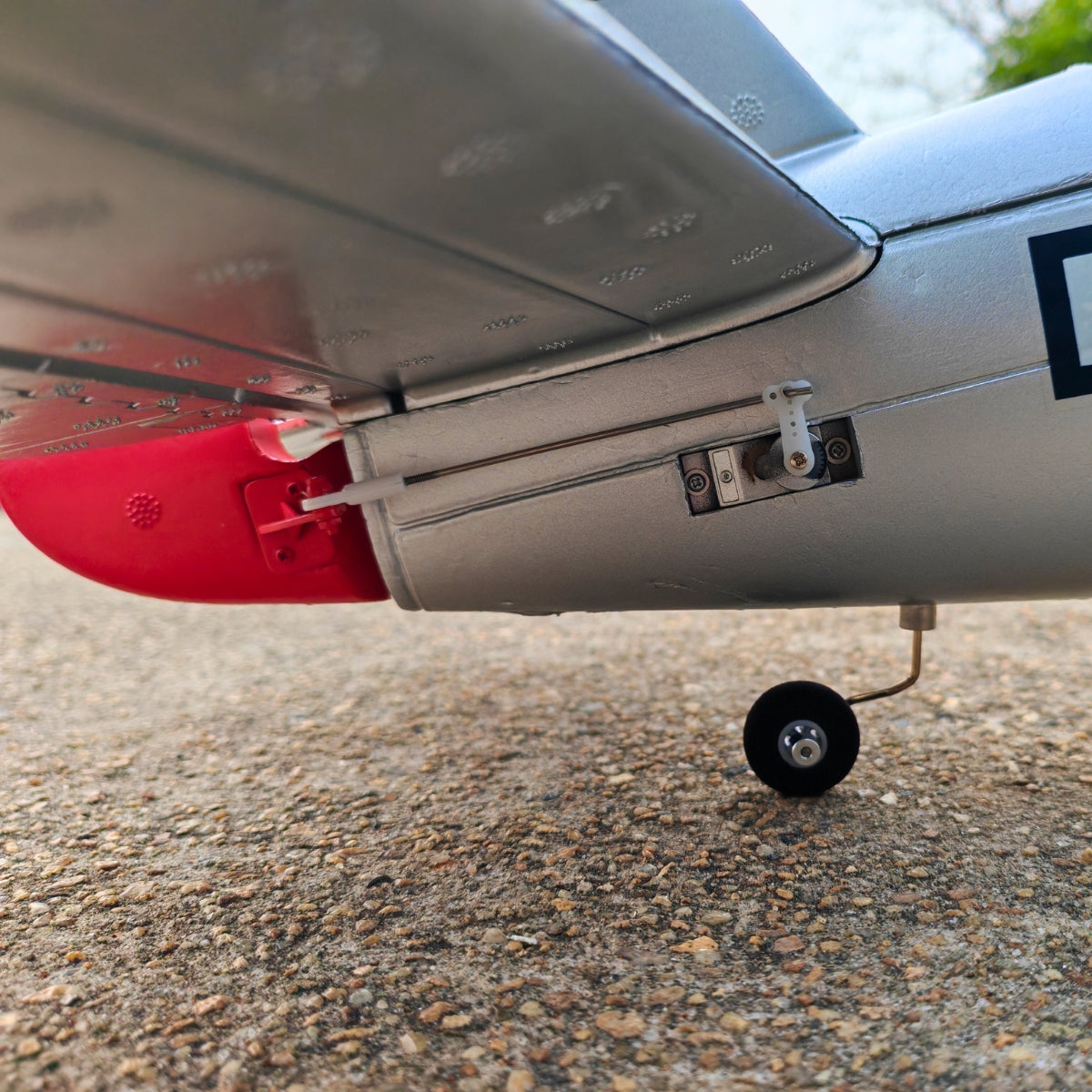 Dynam P 47D Thunderbolt V2 4S RC Radio Control Warbird Airplane 1220mm w Flaps PNP BNF RTF DY8956