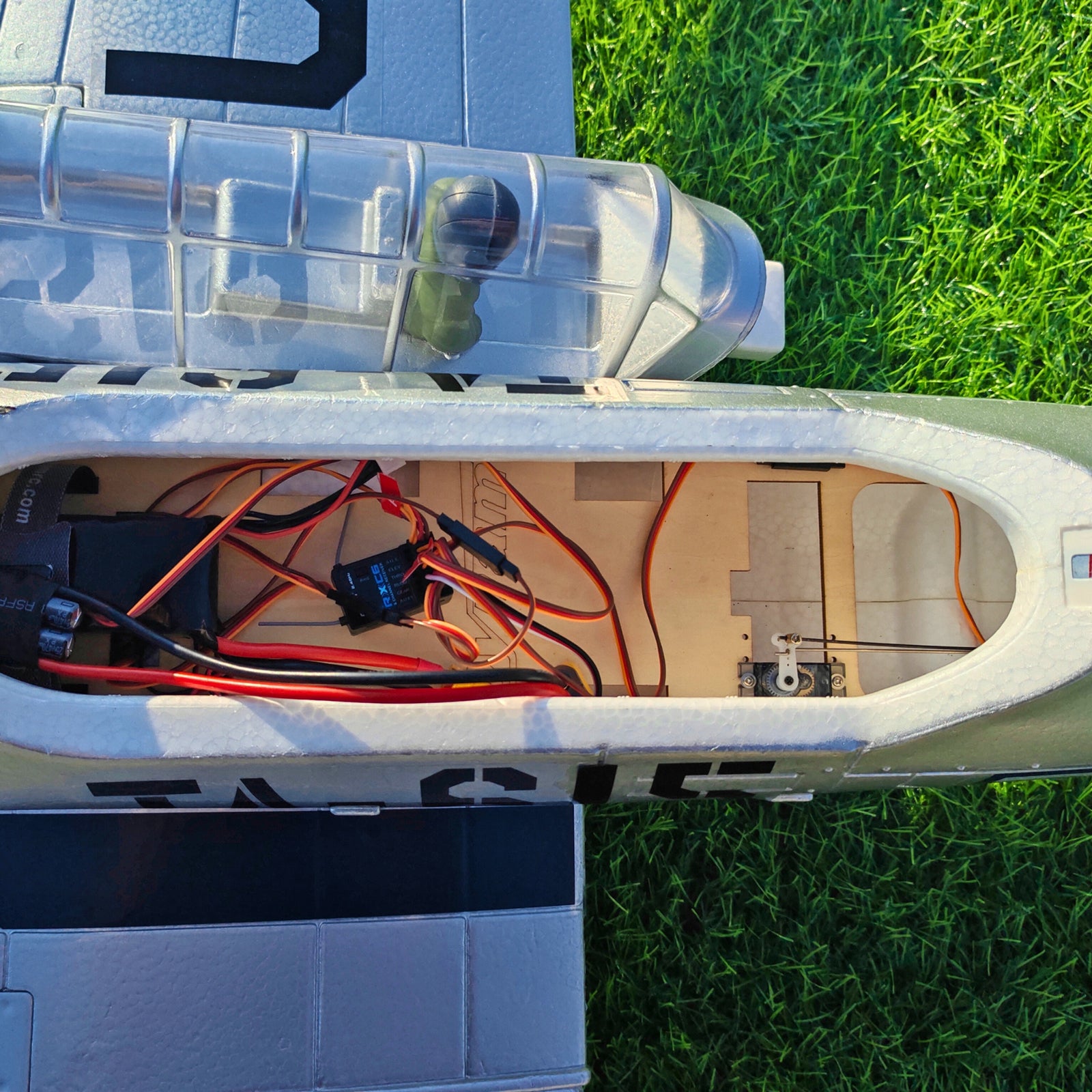 Dynam AT-6 テキサン V3 4S RC ウォーバード プレーン 1400mm 3