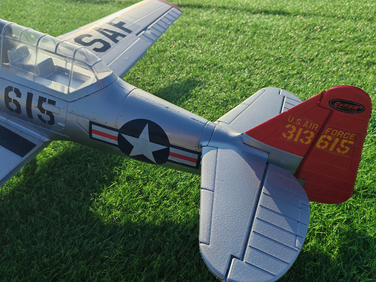 Dynam AT-6 テキサン V3 4S RC ウォーバード プレーン 1400mm 3