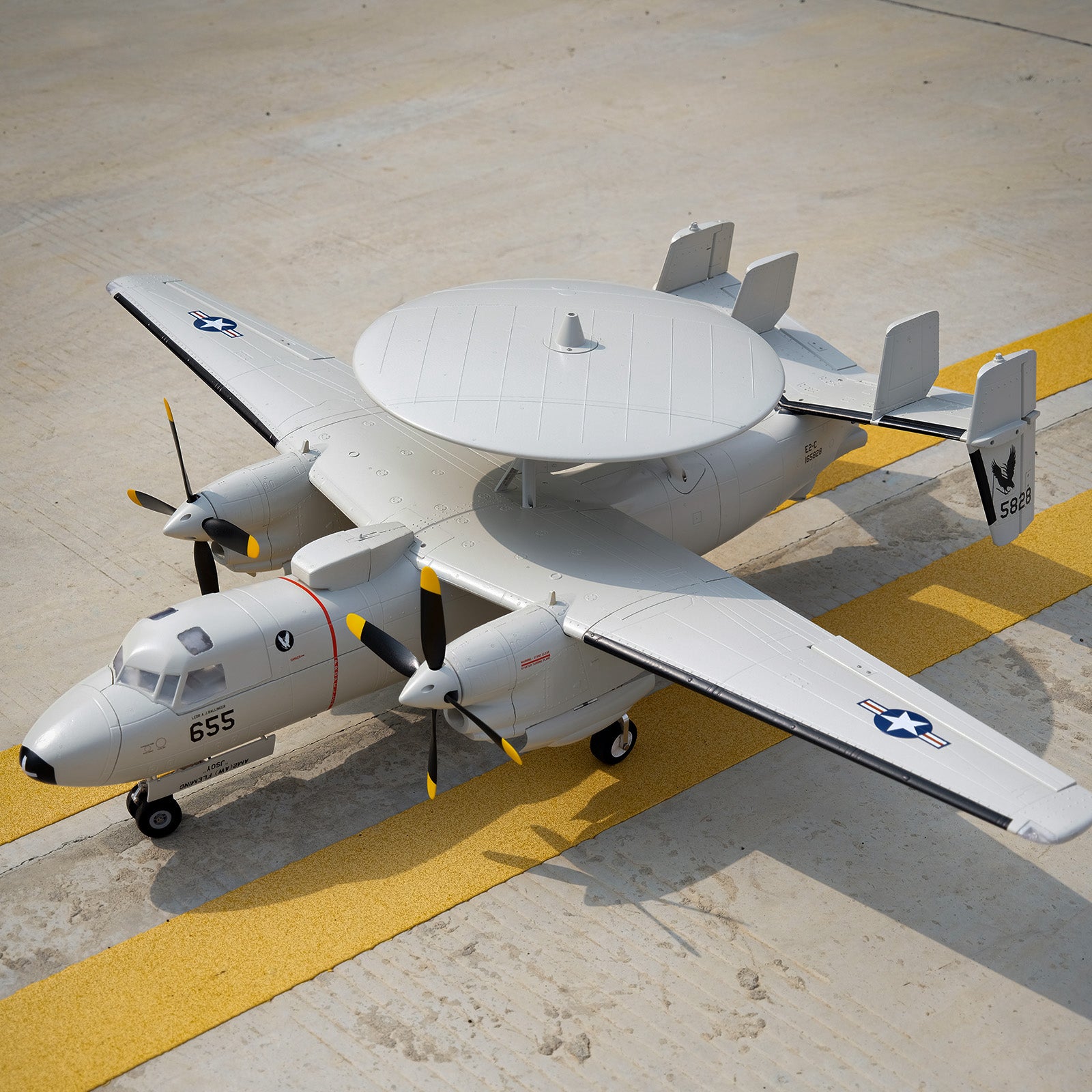 Dynam E-2C ホークアイ AEW 1500mmレーダー搭載RCスケール飛行機