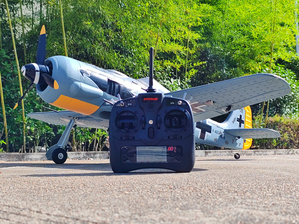 Dynam フォッケウルフ FW-190 V3 4S RC ウォーバード 1300mm フラップ付き