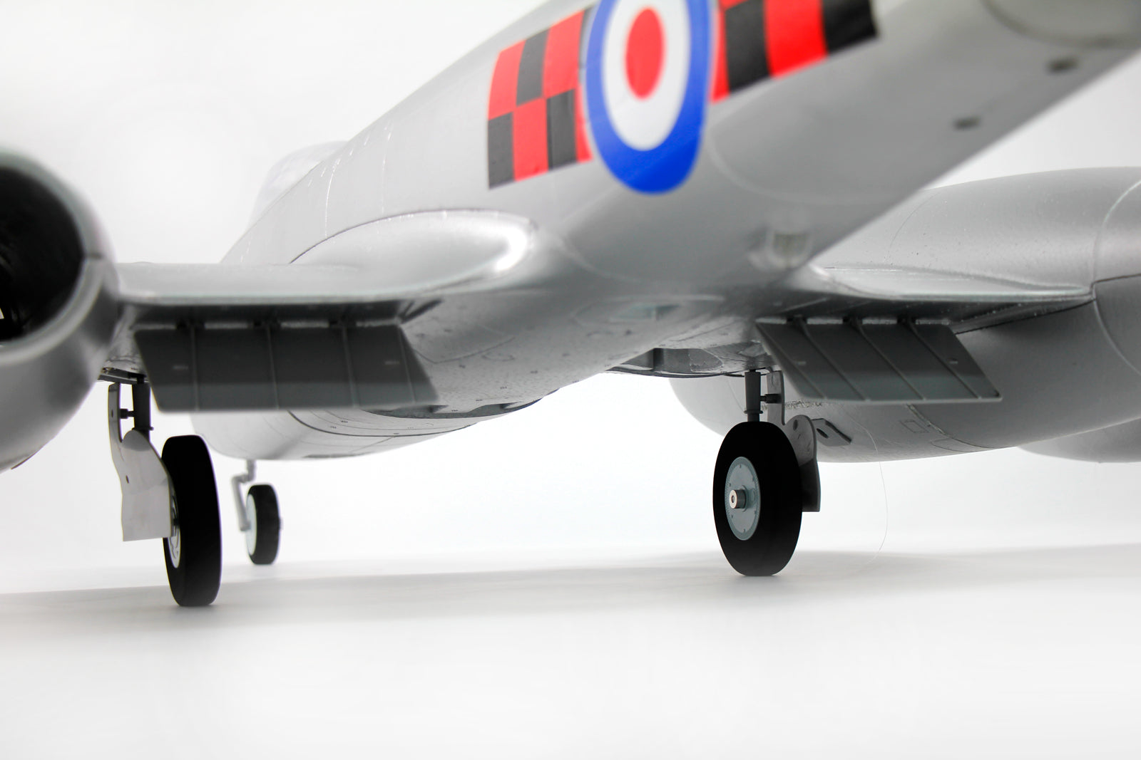 Dynam Gloster Meteor F8 V2 Silver 6S Twin 70mm EDF Jet w/ Flaps