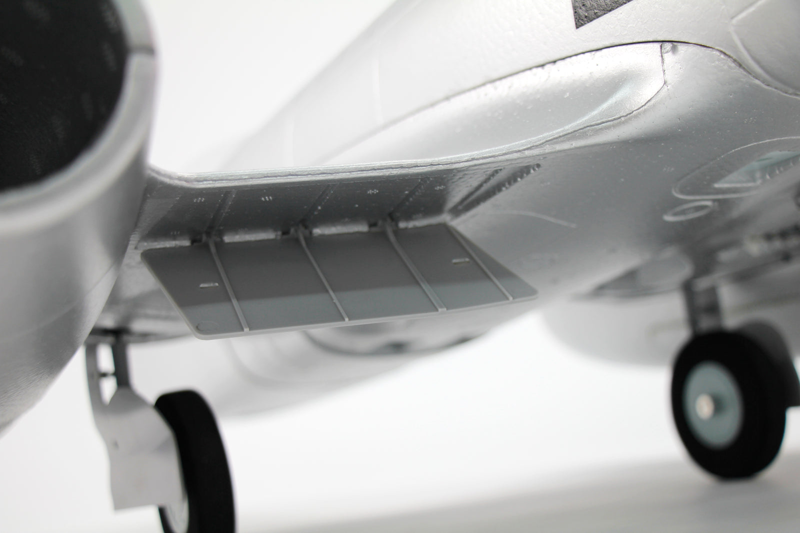 Dynam-Gloster-Meteor-F8-V2-Silver-6S-12-Blade-Twin-Inrunner-70mm-Radio-Controlled-EDF-Jet-Flaps-DY8974_14