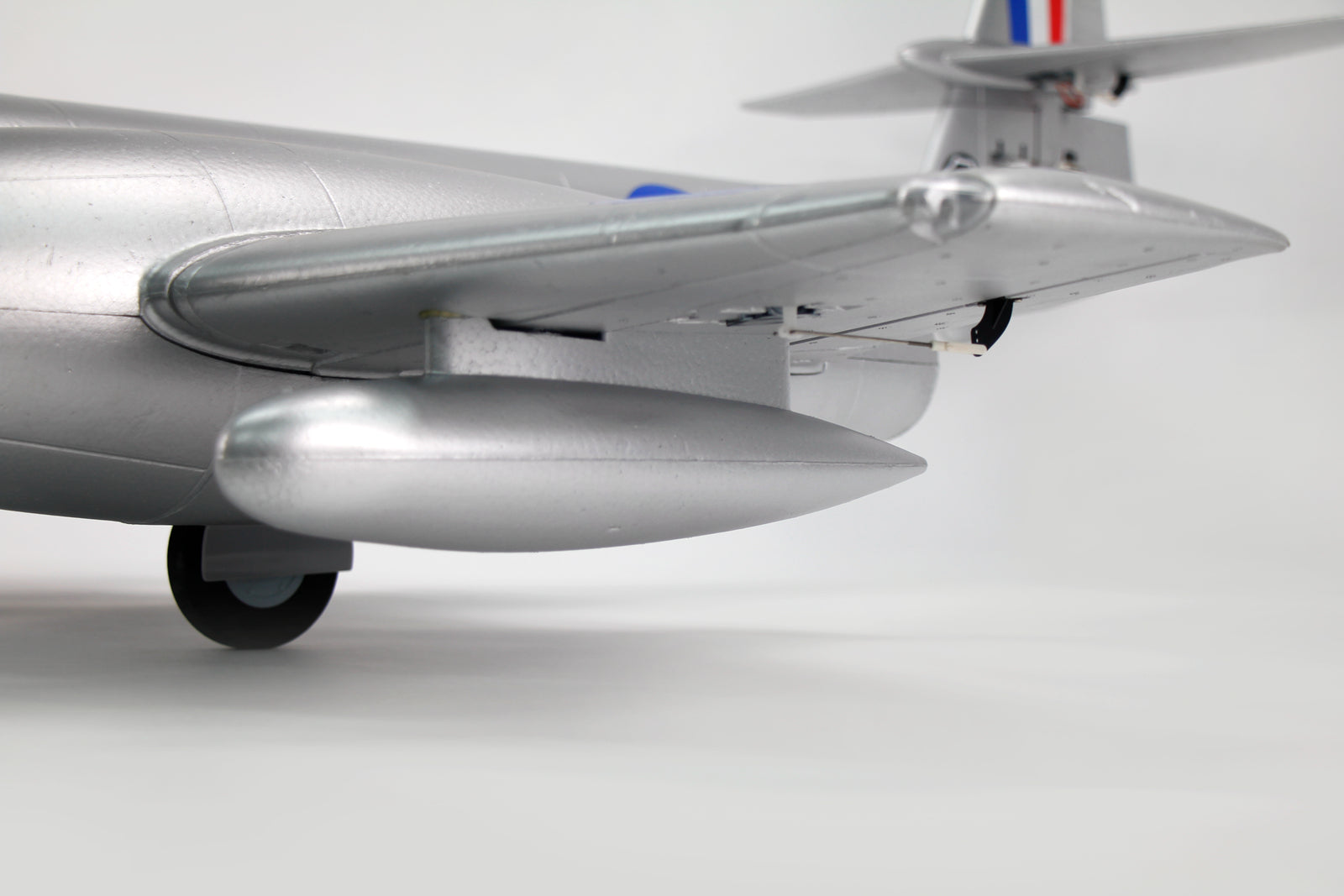 Dynam Gloster Meteor F8 V2 Silver 6S Twin 70mm EDF Jet w/ Flaps
