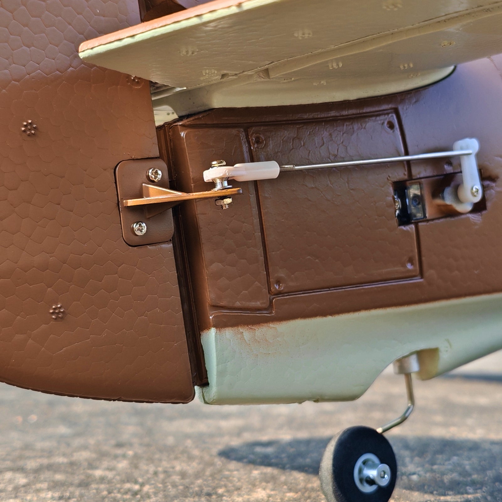 Dynam-Hawker-Hurricane-V3-4S-Radio-Controlled-RC-Warbird-Plane-1250mm-Flaps-DY8966-PNP-iStone-BNF-SRTF_12