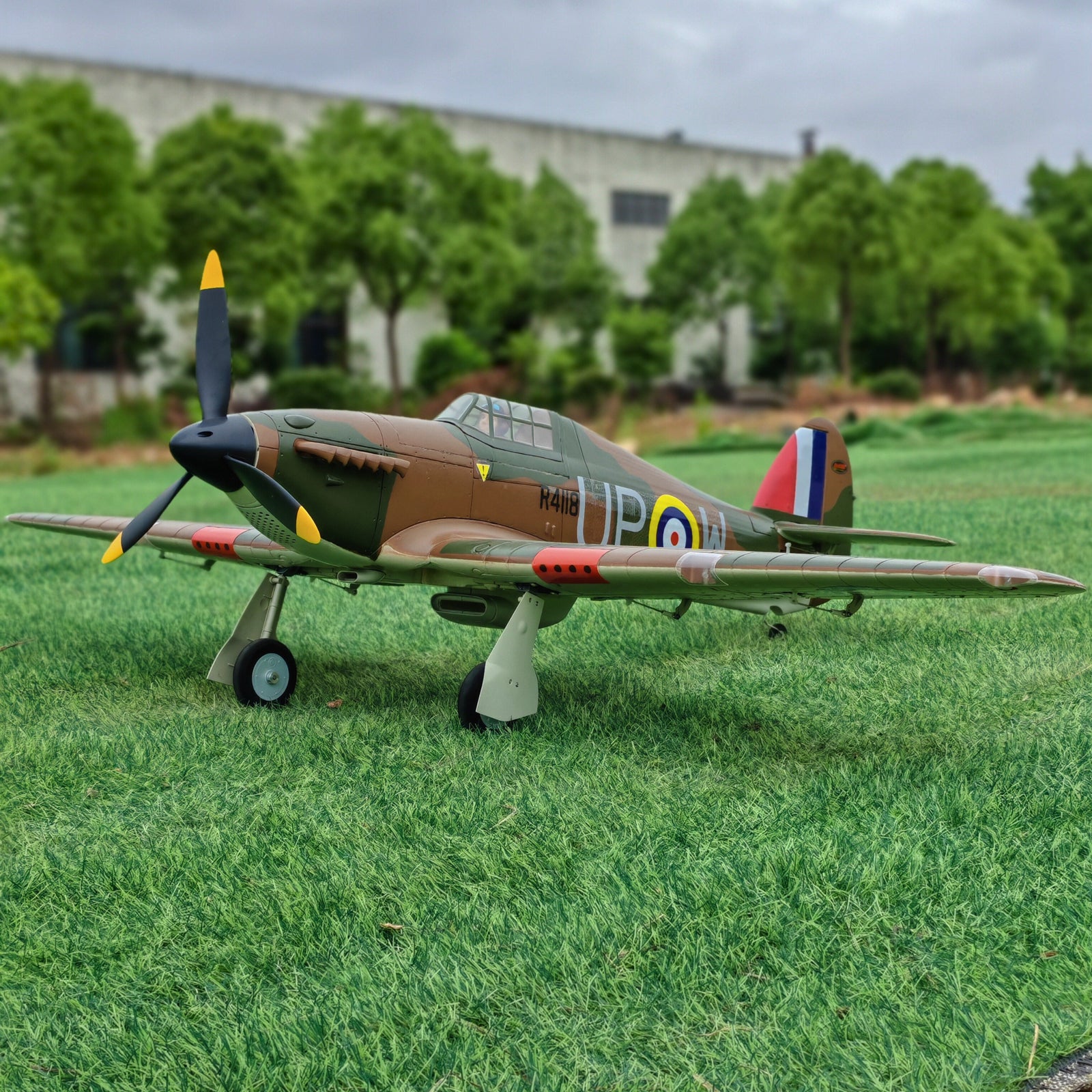 Dynam ホーカー ハリケーン V2 4S RC ウォーバード 1.25m フラップ付き
