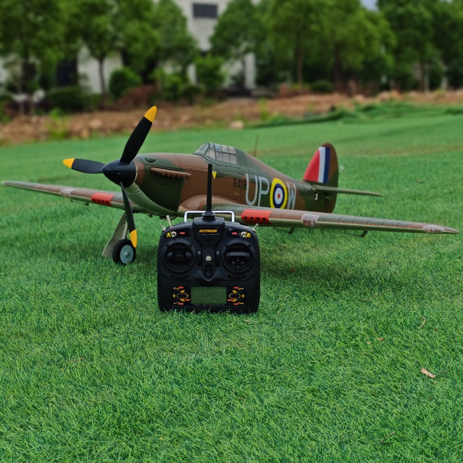 Dynam ホーカー ハリケーン V2 4S RC ウォーバード 1.25m フラップ付き