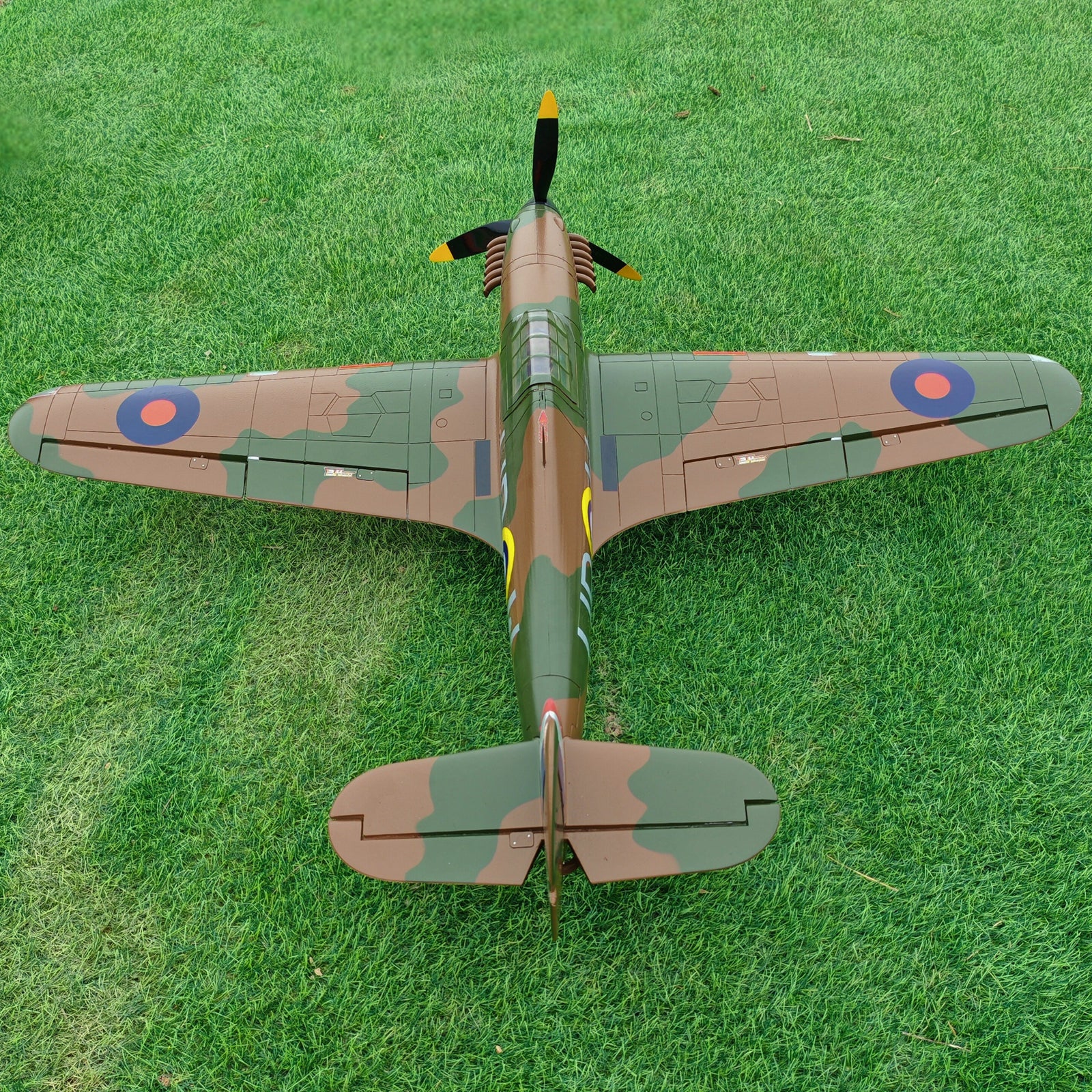 Dynam ホーカー ハリケーン V2 4S RC ウォーバード 1.25m フラップ付き