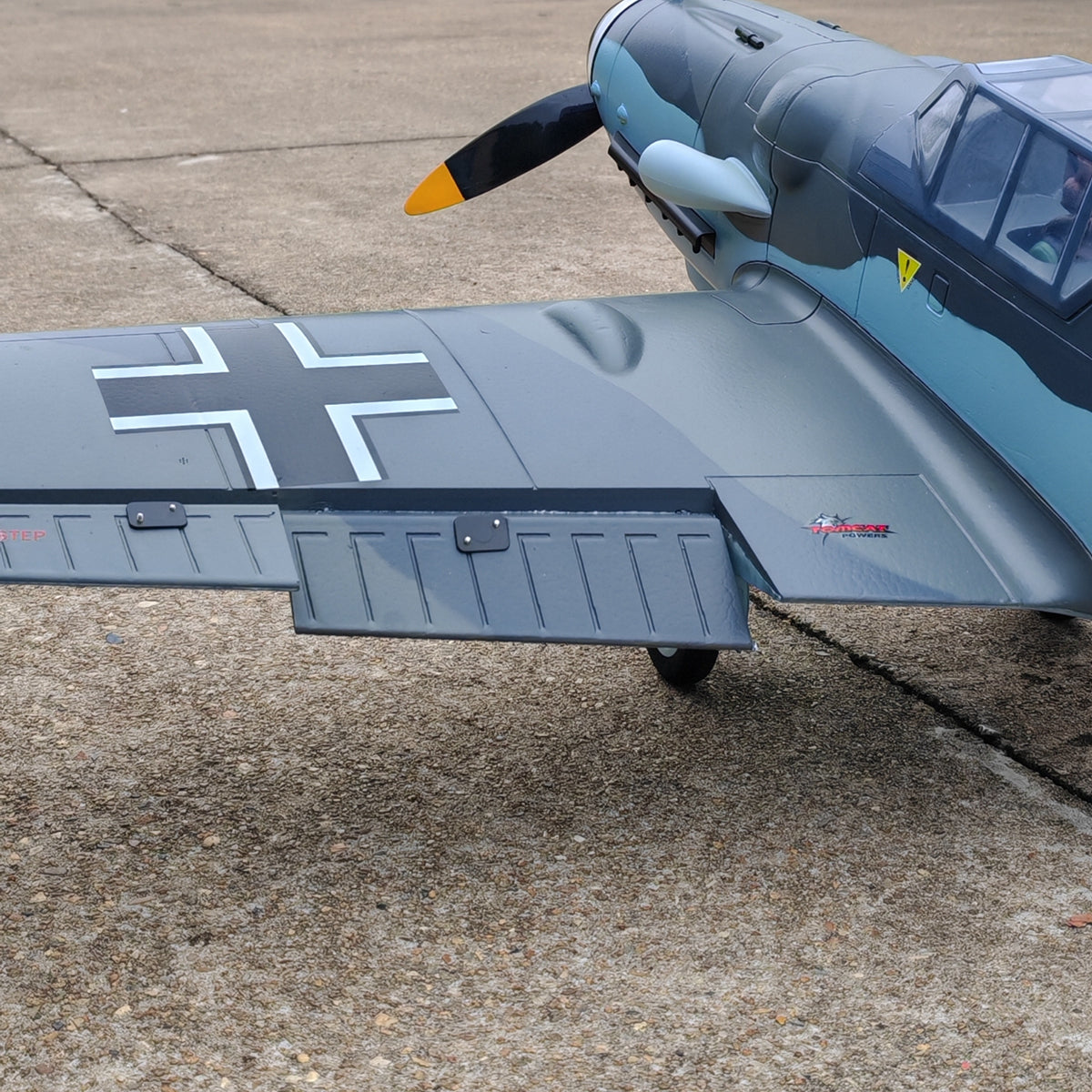 Dynam メッサーシュミット BF-109 V2 4S RC ウォーバード 1300mm