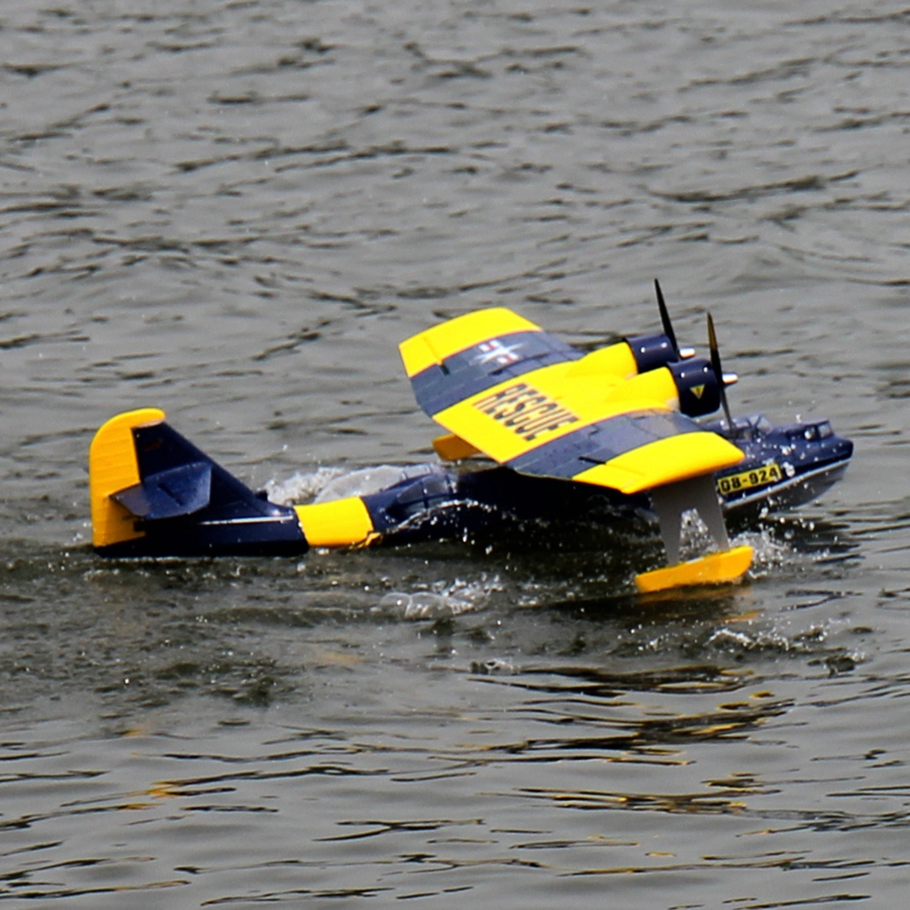 Dynam PBY カタリナ V2 ブルー ツインエンジン RC 水上飛行機 1.5m