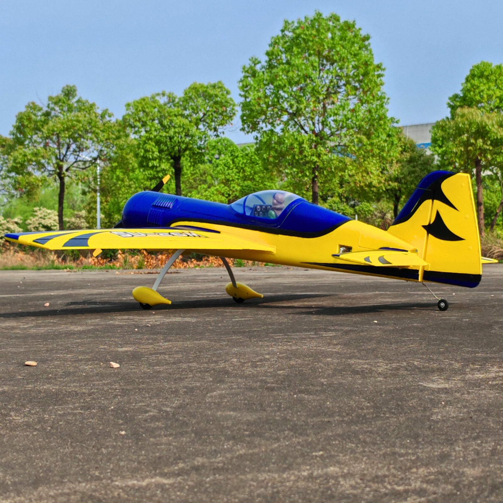 Dynam スホーイ SU-26M V2 ブルー 4S 3D スポーツ RC 飛行機 1.2m