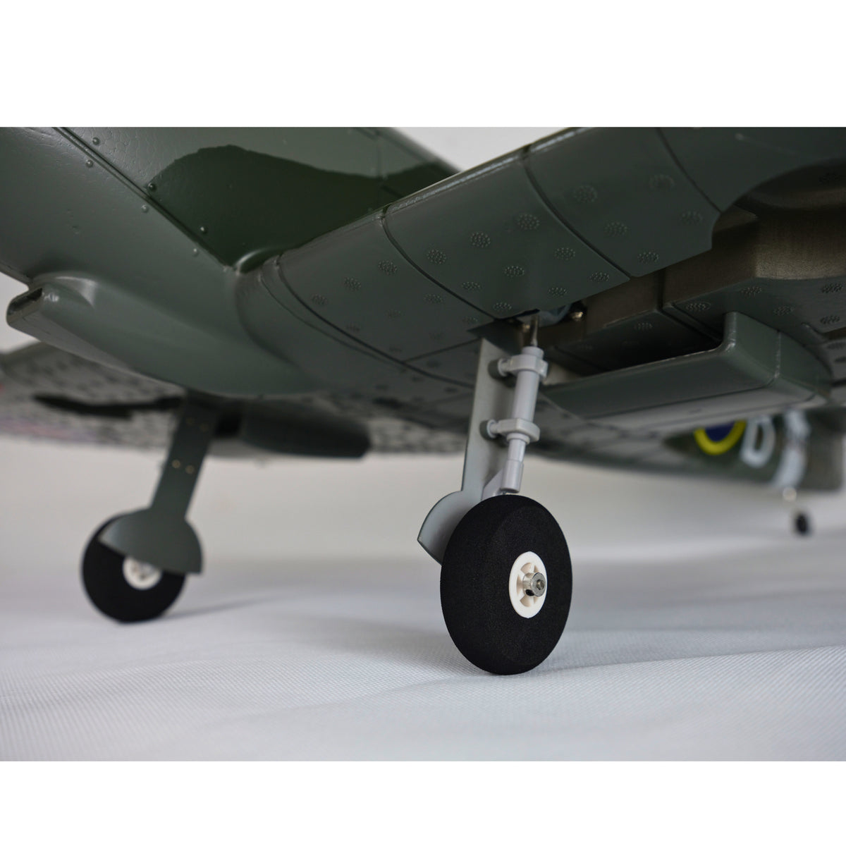 Dynam-Supermarine-Spitfire-V3-RC-Warbird-Airplane-1200mm-Flaps-DY8942_10